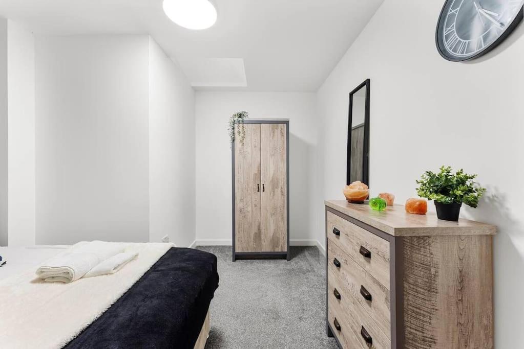 Modern Spacious Three Bedrooms With Private Garden Cardiff Exterior photo