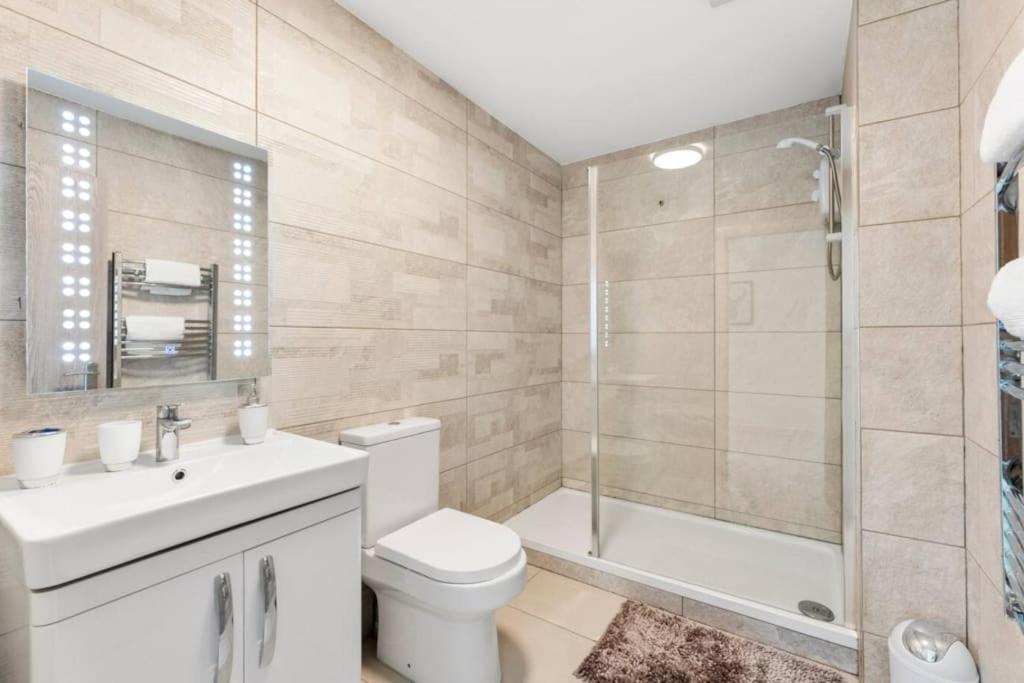 Modern Spacious Three Bedrooms With Private Garden Cardiff Exterior photo